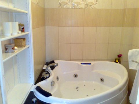 Apartmán Zima (koupelna s hydromasážní a perličkovou vanou, wc) 